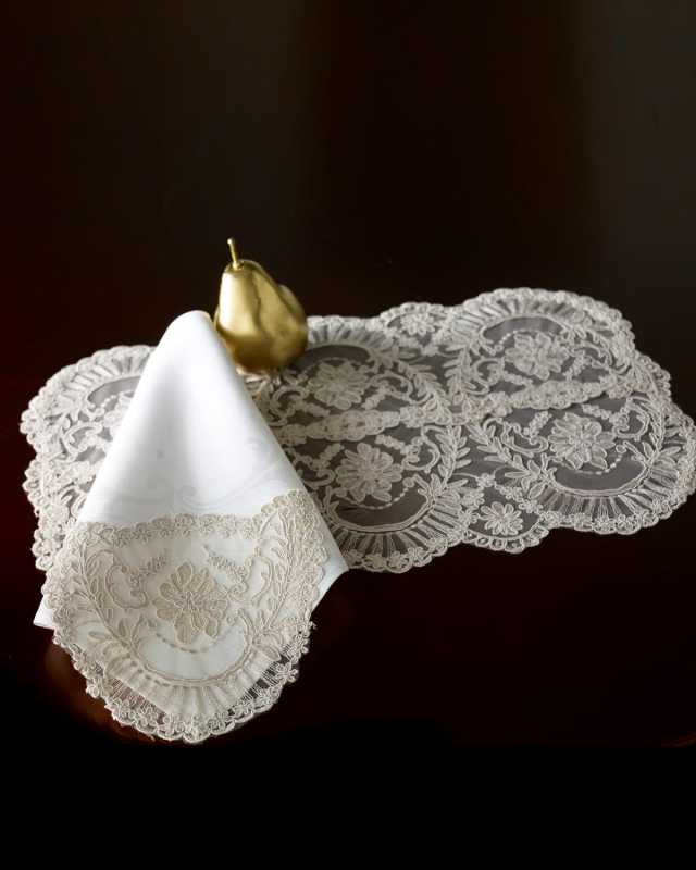 Chantilly Lace & Linen Napkin